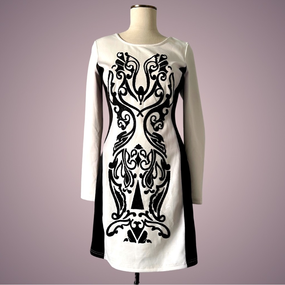 I. MADELINE Women’s Long Sleeve Black and White Mini Dress